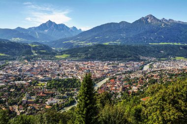 Innsbruck şehir, Avusturya, yukarıdan görünümü ile Inn Vadisi