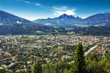 Innsbruck şehir, Avusturya, yukarıdan görünümü ile Inn Vadisi