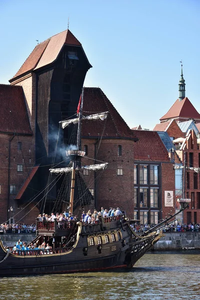 Gdaňsk Polsko Červenec 2018 Jachtařské Lodě Průvod Řece Motlawa Během — Stock fotografie