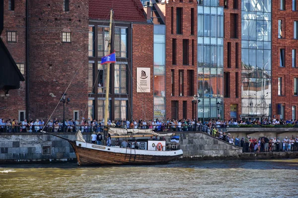 Gdaňsk Polsko Červenec 2018 Jachtařské Lodě Průvod Řece Motlawa Během — Stock fotografie