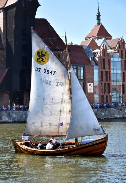 Gdaňsk Polsko Červenec 2018 Jachtařské Lodě Průvod Řece Motlawa Během — Stock fotografie
