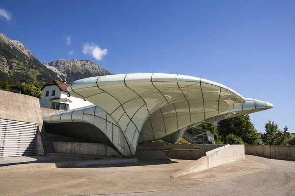 Innsbruck Austria Agosto 2016 Hungerburgbahn Estación Funicular Híbrida Loewenhaus Diseñada — Foto de Stock