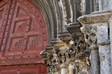 Lizbon ,Portekiz - 30 Ekim 2018. Carmo Kilisesi kalıntıları, Lizbon, Portekiz inanılmaz turistler cazibe. 