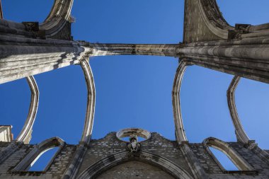 Lizbon ,Portekiz - 30 Ekim 2018. Carmo Kilisesi kalıntıları, Lizbon, Portekiz inanılmaz turistler cazibe. 
