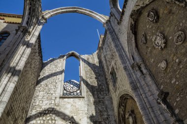 Lizbon ,Portekiz - 30 Ekim 2018. Carmo Kilisesi kalıntıları, Lizbon, Portekiz inanılmaz turistler cazibe. 