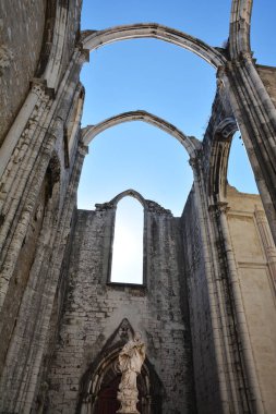 Lizbon ,Portekiz - 30 Ekim 2018. Carmo Kilisesi kalıntıları, Lizbon, Portekiz inanılmaz turistler cazibe. 
