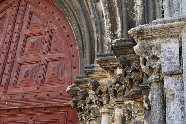 Lizbon ,Portekiz - 30 Ekim 2018. Carmo Kilisesi kalıntıları, Lizbon, Portekiz inanılmaz turistler cazibe. 