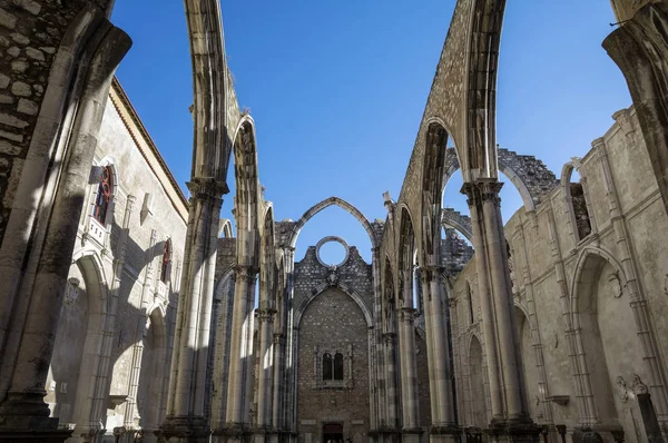 리스본 포르투갈 2018 카르모 교회의 리스본 포르투갈에서 놀라운 관광객 — 스톡 사진