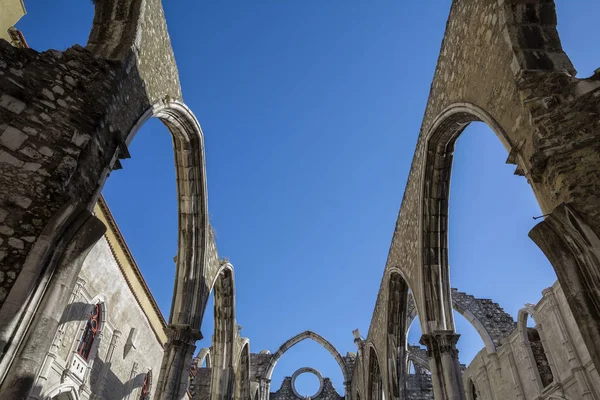 Lizbon ,Portekiz - 30 Ekim 2018. Carmo Kilisesi kalıntıları, Lizbon, Portekiz inanılmaz turistler cazibe. 