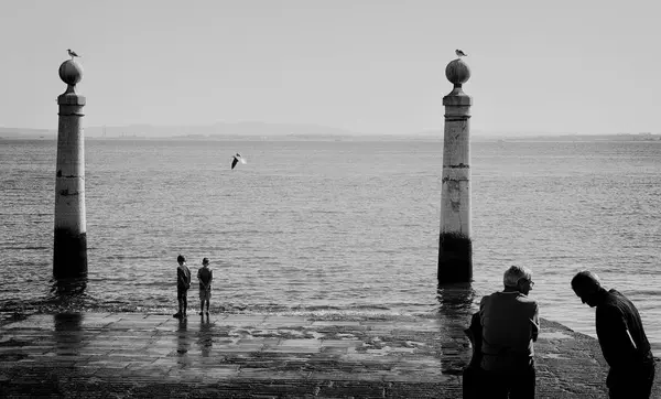 Relaks Pobliżu Cais Das Colunas Rzeki Thetagus Rio Tejo Praca — Zdjęcie stockowe