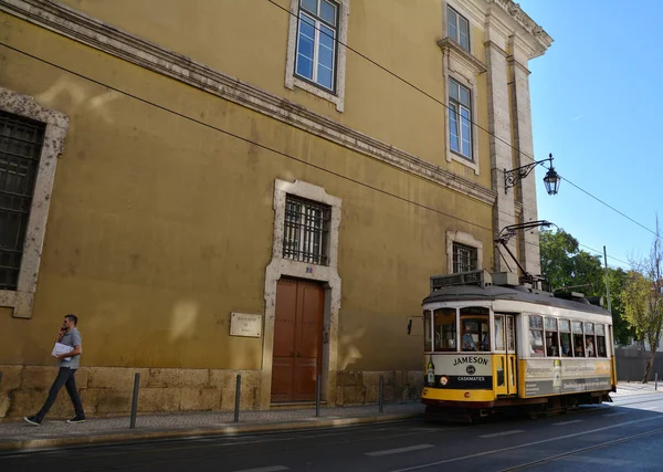 Lisboa Portugal Noviembre 2017 Tranvía Amarillo Casa Militar Casco Antiguo — Foto de Stock
