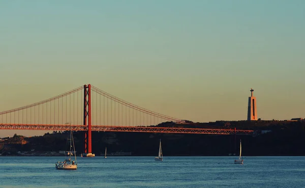 Solnedgång Över Floden Tejo Med Abril Bro Lissabon Portugal — Stockfoto