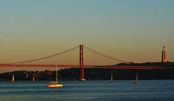 Zonsondergang Rivier Taag Met Abril Brug Lissabon Portugal — Stockfoto