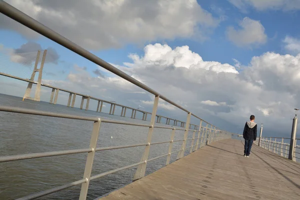 Lisbon Portugal November 2017 Walking Way Vasco Gama Bridge Tagus — Stock Photo, Image