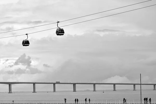 Fotografie Stradă Malul Râului Tagus Parcul Națiunii Ploioasă Lisabona Portugalia — Fotografie, imagine de stoc