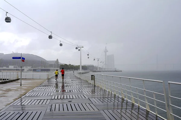 Lisboa Portugal Novembro 2017 Caminhada Beira Rio Tejo Com Teleférico — Fotografia de Stock