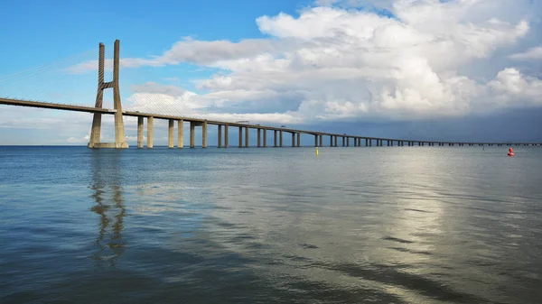 Ponte Vasco Gama Sobre Rio Tejo Vista Parque Nação Lisboa — Fotografia de Stock