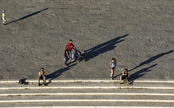 Lizbona Portugalia Października 2017 Zwiedzanie Wieża Belem Rekreacja Ludzi Lizbona — Zdjęcie stockowe