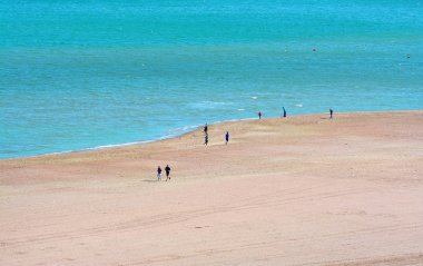 Sahilde yürüyorum. Güzel sanatlar.. 