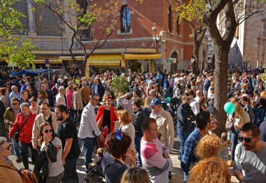Valencia, İspanya - 6 Kasım 2016. Plaza del Mercado (Placa del Mercat), Valencia 'da, merkez pazarın kuruluşundan bu yana 100 yıl geçti.. 