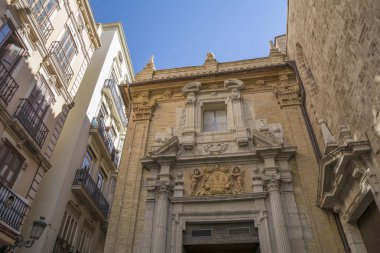 Valencia, İspanya - 6 Kasım 2016. Valencia 'nın tarihi merkezinde sokak manzarası. 