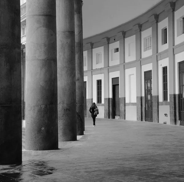 Мрачный День Среди Колонн Церкви Сан Франческо Паола Площади Пьяцца — стоковое фото
