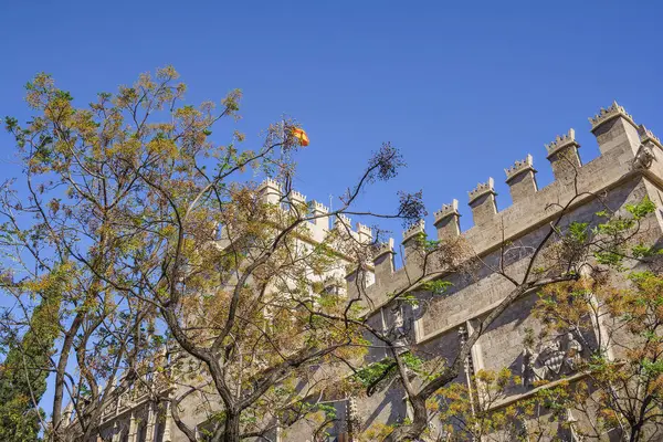 Fondo Otoñal Con Castillo Histórico Árboles Cielo Azul Centro Valencia — Foto de Stock