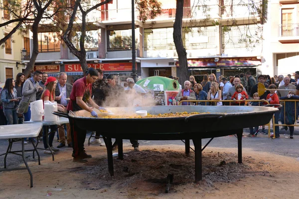 Valencie Španělsko Listopadu 2016 Vaření Obří Paella Tradiční Valencijské Jídlo — Stock fotografie