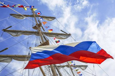 Constanta, Romanya - 8 Eylül 2016. Karadeniz Uzun Gemi Regatta 2016, Constanta limanında altı ülkeden yelkenli gemi. Rusya Federasyonu 'ndan Kruzenshtern. 