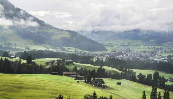 Saalbach Hinterglemm Austria Lipca 2014 Deszczowa Pogoda Lecie Miejscowości Alpy — Zdjęcie stockowe