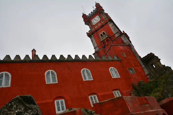 Sintra Portogallo Novembre 2017 Pena Palace Castello Romantico Una Nebbiosa — Foto Stock