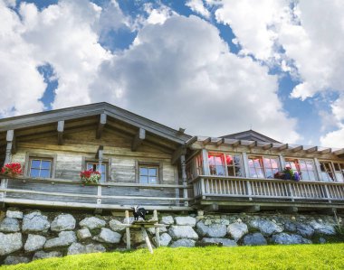 Ahşap yazlık Alp dağlarında Scheffau am Wilden Kaiser, Tirol, Avusturya