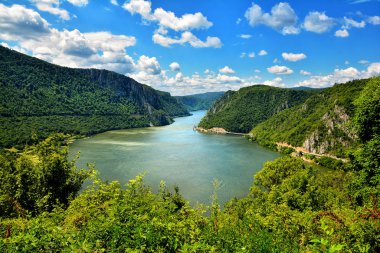 Muhteşem Tuna Karpat Dağları nda, Sırbistan ve Romanya arasında geçen Gorges, olarak da bilinen Tuna kazanlar,