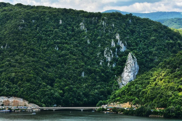 다뉴브 협곡로 알려져 다뉴브 세르비아와 루마니아 산맥을 — 스톡 사진