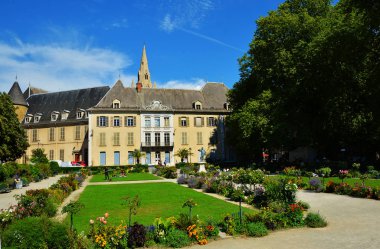 Avrupa 'da güzel mimari ve yeşil park