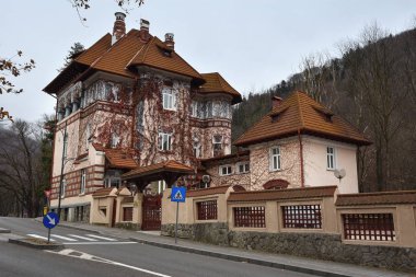 Sinaia, Romanya - 7 Kasım 2018. Astoria Vila ,Sinaia, Prahova Vadisi'nde pansiyon. 