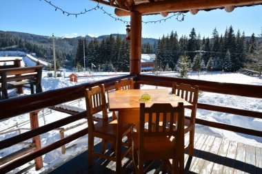 SINAIA, ROMANIA - 25 HAZİRAN 2018. Bolboci Chalet Lalomita Vadisi, Bucegi dağları, Romanya.
