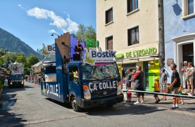 Briancon, Fransa - 19 Temmuz, tanıtım karavan sahne 18 Briancon, de 2017.The gözlük yönlendirmek Briancon - Izoard, Tour de France 2017. 