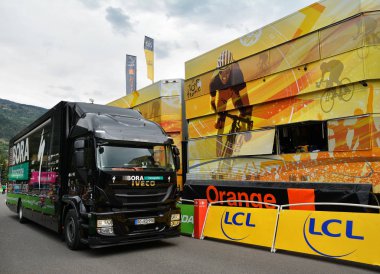 Briancon, Fransa - 19 Temmuz, tanıtım karavan sahne 18 Briancon, de 2017.The gözlük yönlendirmek Briancon - Izoard, Tour de France 2017. 