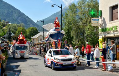 Briancon, Fransa - 19 Temmuz, tanıtım karavan sahne 18 Briancon, de 2017.The gözlük yönlendirmek Briancon - Izoard, Tour de France 2017. 