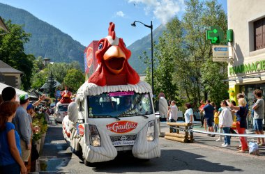 Briancon, Fransa - 19 Temmuz, tanıtım karavan sahne 18 Briancon, de 2017.The gözlük yönlendirmek Briancon - Izoard, Tour de France 2017. 