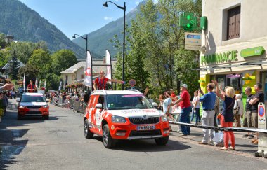 Briancon, Fransa - 19 Temmuz, tanıtım karavan sahne 18 Briancon, de 2017.The gözlük yönlendirmek Briancon - Izoard, Tour de France 2017. 