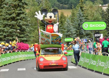Briancon, Fransa - 19 Temmuz, tanıtım karavan sahne 18 Briancon, de 2017.The gözlük yönlendirmek Briancon - Izoard, Tour de France 2017. 
