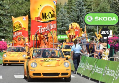 Briancon, Fransa - 19 Temmuz, tanıtım karavan sahne 18 Briancon, de 2017.The gözlük yönlendirmek Briancon - Izoard, Tour de France 2017. 
