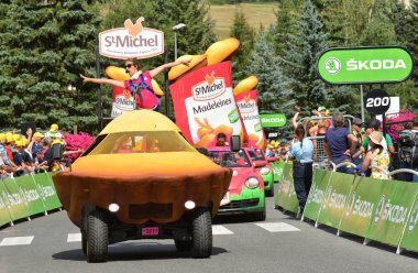 Briancon, Fransa - 19 Temmuz, tanıtım karavan sahne 18 Briancon, de 2017.The gözlük yönlendirmek Briancon - Izoard, Tour de France 2017. 