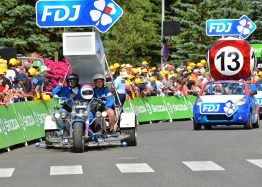 Briancon, Fransa - 19 Temmuz, tanıtım karavan sahne 18 Briancon, de 2017.The gözlük yönlendirmek Briancon - Izoard, Tour de France 2017. 