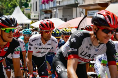 Briancon, Fransa - 20 Temmuz 2017. Bisikletçiler sahne 18 Briancon,'başında yönlendirmek Briancon / Izoard, Tour de France 2017. 