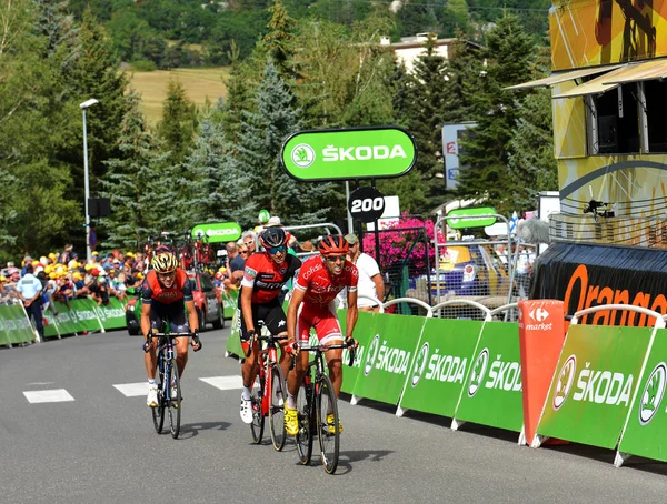 Serre-Chevalier, Fransa - 19 Temmuz 2017. Serre Chevalier 'deki Kamu Karavanı gösterisi, La Mure-Serre Chevalier rotası, Fransa Turu 2017.