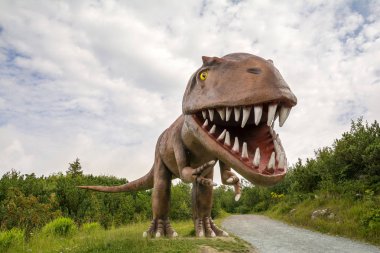 Feragat, Tyrol, Avusturya - 29 Ağustos 2016. Steinplatte, Avusturya, Tyrol, Feragat Alpleri 'ndeki Triassic Parc Plajı' nda eğlence ve macera.