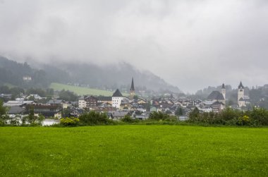 Kitzbuhel, Tirol, Avusturya günde yağmurlu yaz